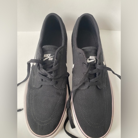 Nike SB black and white Unisex shoe - Picture 6 of 8